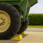 Heavy-Duty Rubber Wheel Chock for LGVs & Trailers – Anti-Slip Tyre Stopper for HGVs, Lorries & Plant Vehicles